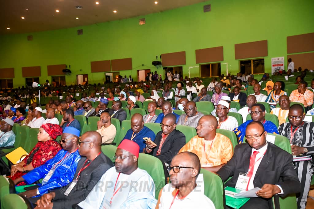 State/private sector dialogue: land issues in focus